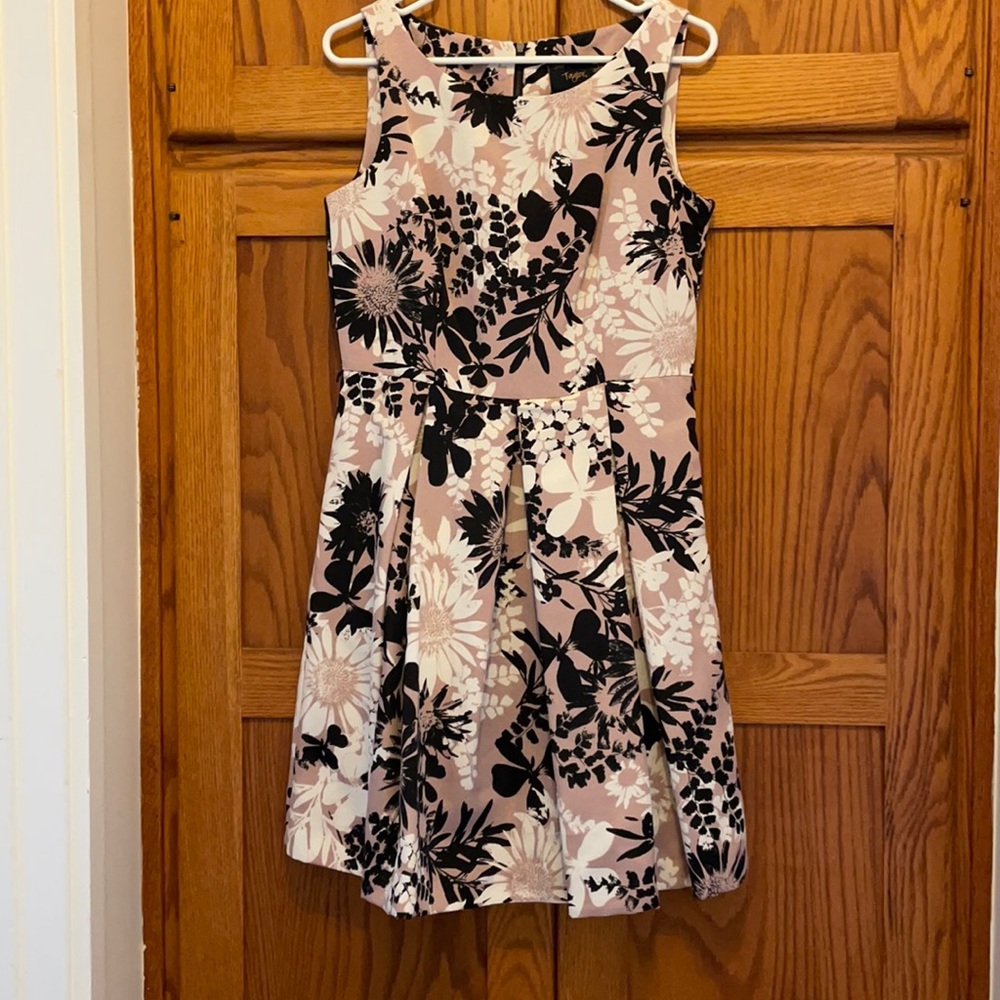 Just Taylor knee length dress